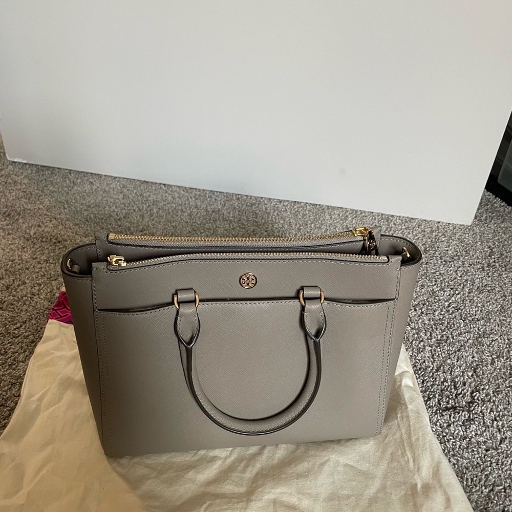 Tory Burch Robinson Small double zip tote - Picture 2 of 13